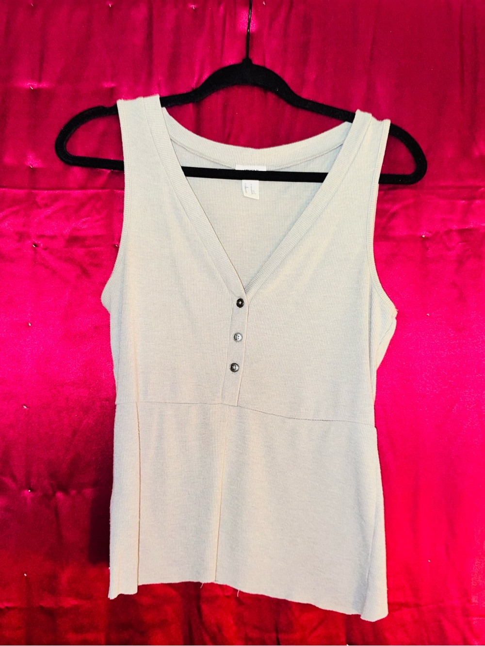 👑 Size Medium NWOT Forever 21 Cream V-Neck Button Tank Top